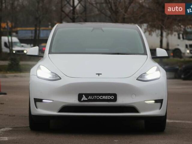 Белый Тесла Model Y, объемом двигателя 0 л и пробегом 121 тыс. км за 21900 $, фото 1 на Automoto.ua