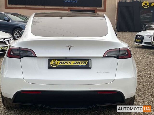 Белый Тесла Model Y, объемом двигателя 75 л и пробегом 45 тыс. км за 35999 $, фото 4 на Automoto.ua