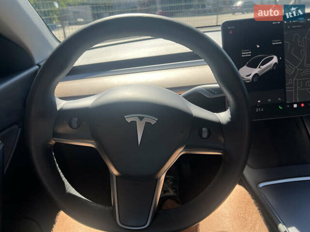 Белый Тесла Model Y, объемом двигателя 0 л и пробегом 63 тыс. км за 25500 $, фото 28 на Automoto.ua