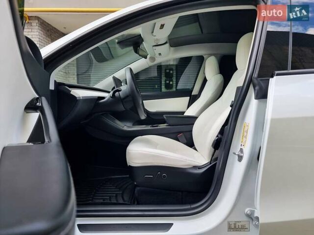 Белый Тесла Model Y, объемом двигателя 0 л и пробегом 98 тыс. км за 26499 $, фото 22 на Automoto.ua