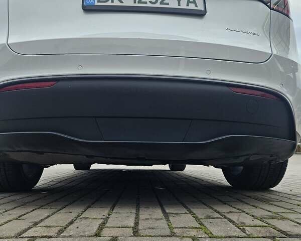 Тесла Model Y 2021 в Ровно на Automoto.ua Белый Тесла Model Y, объемом двигателя 0 л и пробегом 133 тыс. км за 22000 $, фото 24 на Automoto.ua