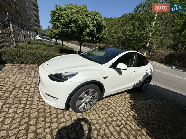 Белый Тесла Model Y, объемом двигателя 0 л и пробегом 72 тыс. км за 23999 $, фото 4 на Automoto.ua