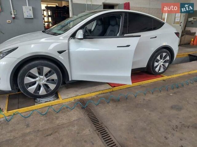 Белый Тесла Model Y, объемом двигателя 0 л и пробегом 75 тыс. км за 21950 $, фото 4 на Automoto.ua