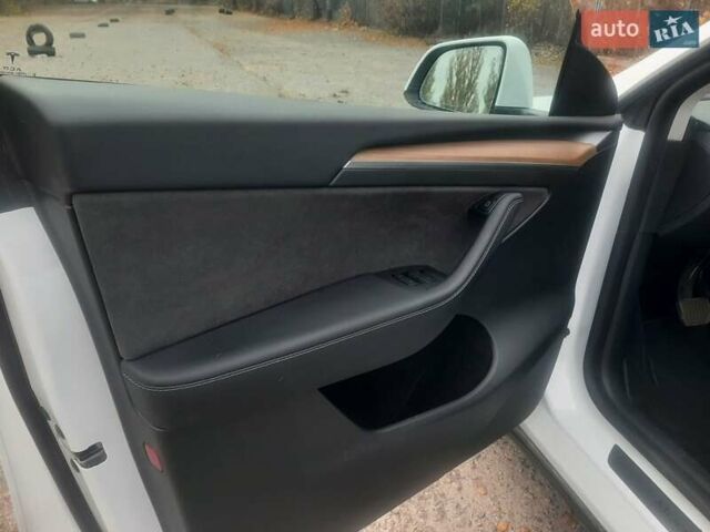 Білий Тесла Model Y, об'ємом двигуна 0 л та пробігом 45 тис. км за 21500 $, фото 13 на Automoto.ua