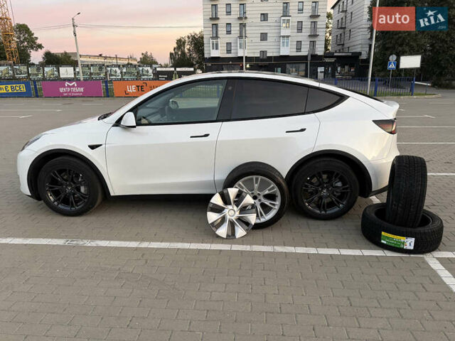 Белый Тесла Model Y, объемом двигателя 0 л и пробегом 81 тыс. км за 25900 $, фото 2 на Automoto.ua