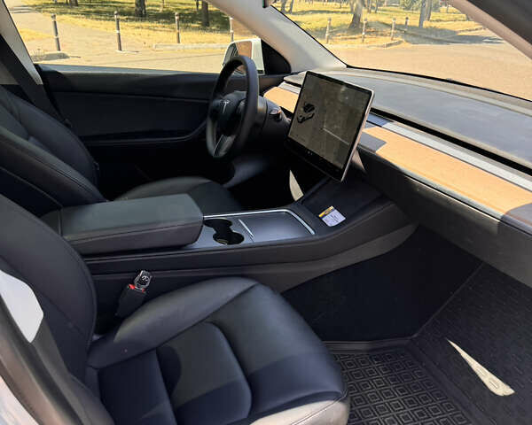 Белый Тесла Model Y, объемом двигателя 0 л и пробегом 45 тыс. км за 28900 $, фото 22 на Automoto.ua