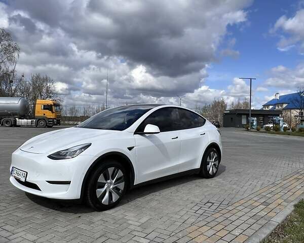 Белый Тесла Model Y, объемом двигателя 0 л и пробегом 66 тыс. км за 23999 $, фото 2 на Automoto.ua