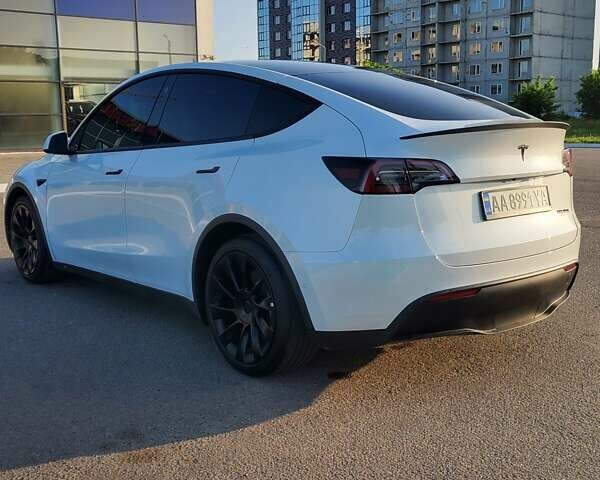 Белый Тесла Model Y, объемом двигателя 0 л и пробегом 19 тыс. км за 29999 $, фото 3 на Automoto.ua