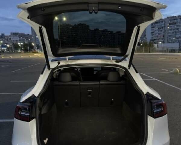 Тесла Model Y 2022 в Киеве на Automoto.ua Белый Тесла Model Y, объемом двигателя 0 л и пробегом 65 тыс. км за 28000 $, фото 18 на Automoto.ua