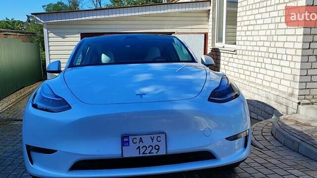 Белый Тесла Model Y, объемом двигателя 0 л и пробегом 40 тыс. км за 32500 $, фото 1 на Automoto.ua