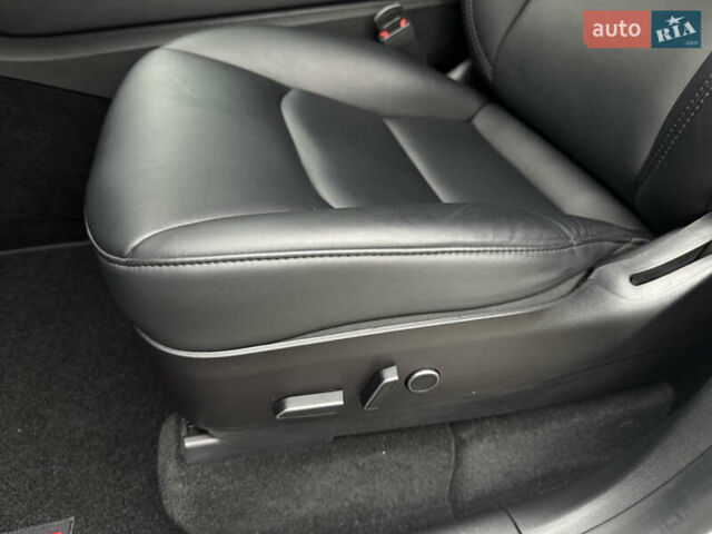 Белый Тесла Model Y, объемом двигателя 0 л и пробегом 74 тыс. км за 25700 $, фото 25 на Automoto.ua