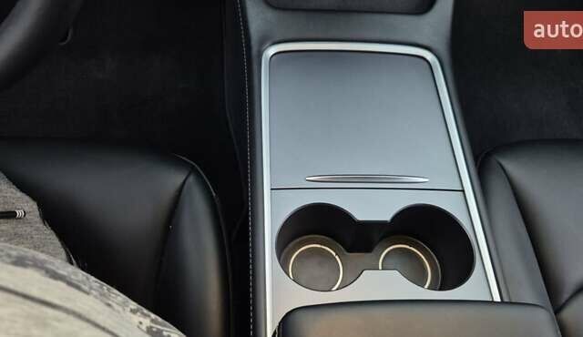 Белый Тесла Model Y, объемом двигателя 0 л и пробегом 27 тыс. км за 29000 $, фото 4 на Automoto.ua