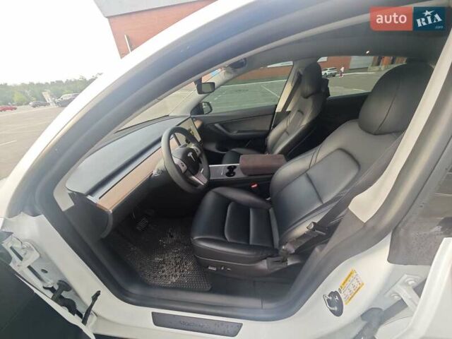 Белый Тесла Model Y, объемом двигателя 0 л и пробегом 38 тыс. км за 28000 $, фото 31 на Automoto.ua