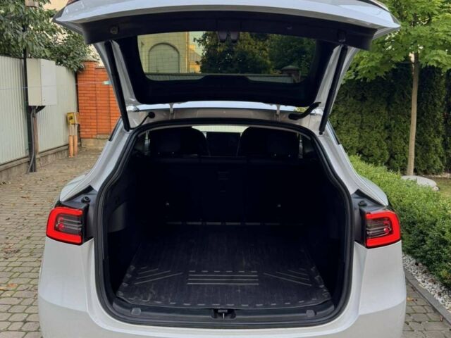 Белый Тесла Model Y, объемом двигателя 0 л и пробегом 97 тыс. км за 26500 $, фото 3 на Automoto.ua