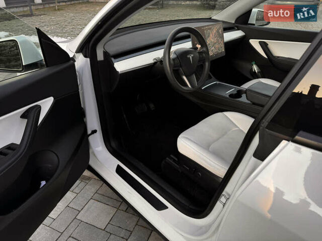 Белый Тесла Model Y, объемом двигателя 0 л и пробегом 51 тыс. км за 28500 $, фото 9 на Automoto.ua