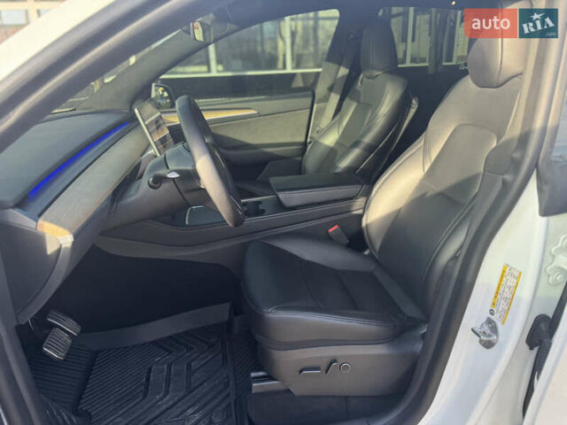 Білий Тесла Model Y, об'ємом двигуна 0 л та пробігом 53 тис. км за 28000 $, фото 12 на Automoto.ua