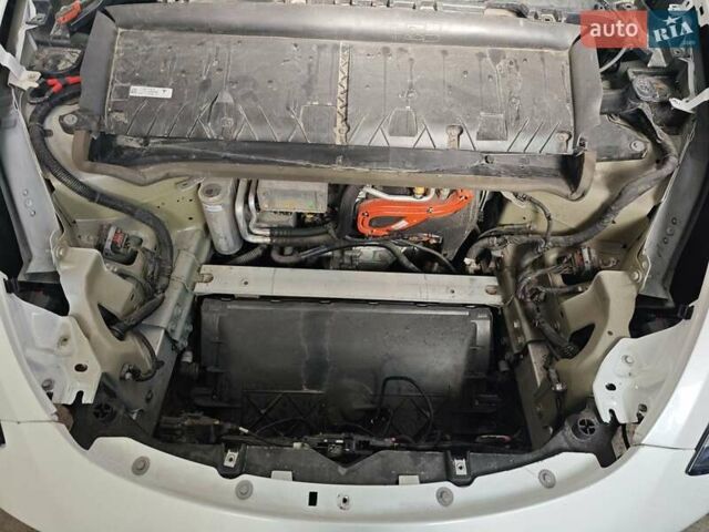 Белый Тесла Model Y, объемом двигателя 0 л и пробегом 38 тыс. км за 28000 $, фото 50 на Automoto.ua