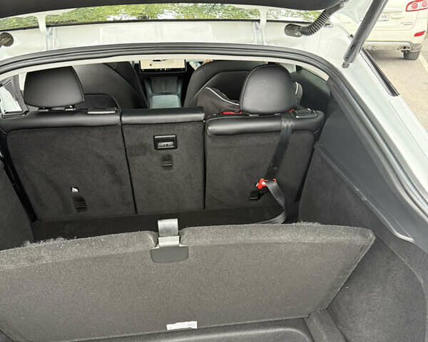 Білий Тесла Model Y, об'ємом двигуна 0 л та пробігом 82 тис. км за 25499 $, фото 20 на Automoto.ua