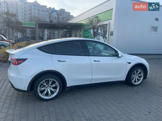 Білий Тесла Model Y, об'ємом двигуна 0 л та пробігом 60 тис. км за 24900 $, фото 5 на Automoto.ua