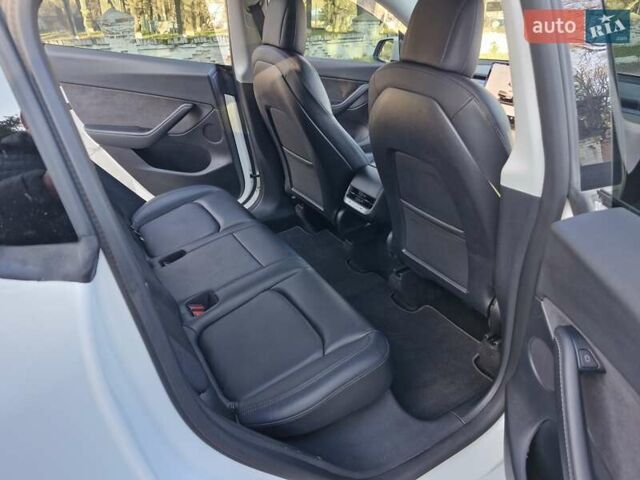 Білий Тесла Model Y, об'ємом двигуна 0 л та пробігом 97 тис. км за 24000 $, фото 23 на Automoto.ua
