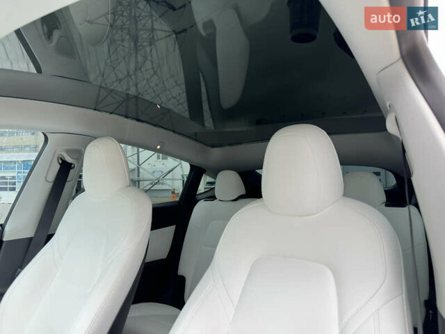 Білий Тесла Model Y, об'ємом двигуна 0 л та пробігом 49 тис. км за 32500 $, фото 33 на Automoto.ua