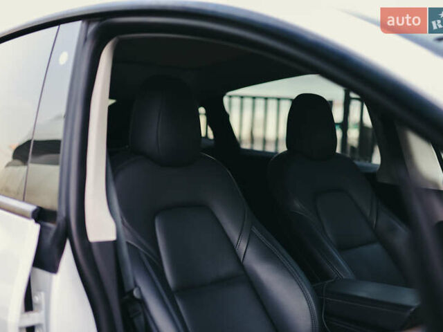 Белый Тесла Model Y, объемом двигателя 0 л и пробегом 45 тыс. км за 28900 $, фото 24 на Automoto.ua
