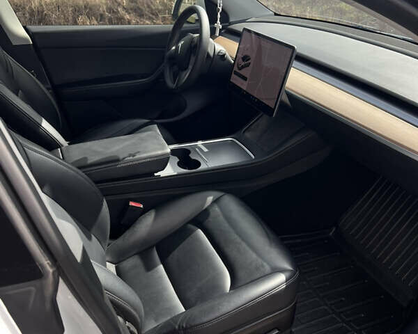 Тесла Model Y 2022 у Сокале на Automoto.ua Білий Тесла Model Y, об'ємом двигуна 0 л та пробігом 75 тис. км за 27500 $, фото 8 на Automoto.ua