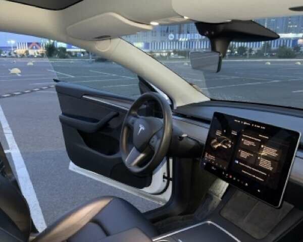 Тесла Model Y 2022 в Киеве на Automoto.ua Белый Тесла Model Y, объемом двигателя 0 л и пробегом 65 тыс. км за 28000 $, фото 9 на Automoto.ua