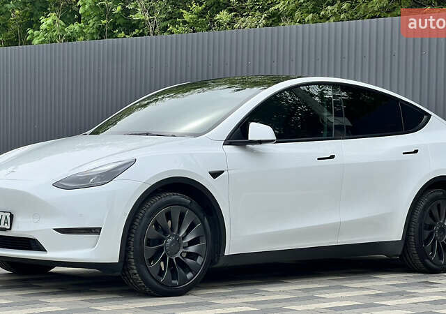 Белый Тесла Model Y, объемом двигателя 0 л и пробегом 90 тыс. км за 34999 $, фото 7 на Automoto.ua
