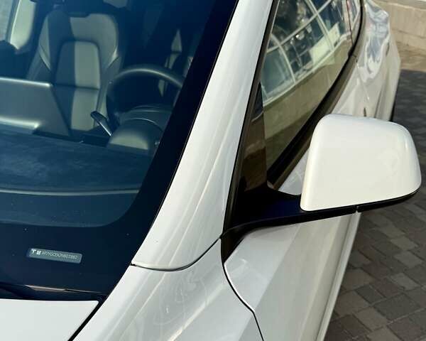 Белый Тесла Model Y, объемом двигателя 0 л и пробегом 23 тыс. км за 33777 $, фото 4 на Automoto.ua