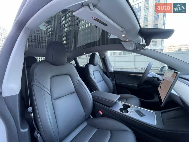 Белый Тесла Model Y, объемом двигателя 0 л и пробегом 1 тыс. км за 39000 $, фото 9 на Automoto.ua