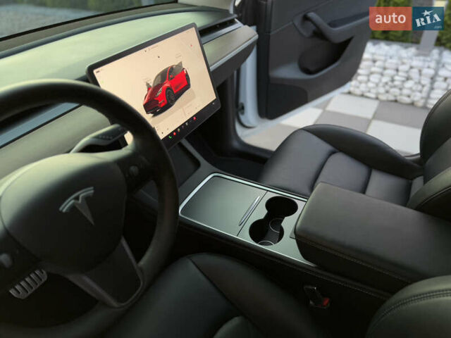 Белый Тесла Model Y, объемом двигателя 0 л и пробегом 59 тыс. км за 28950 $, фото 31 на Automoto.ua