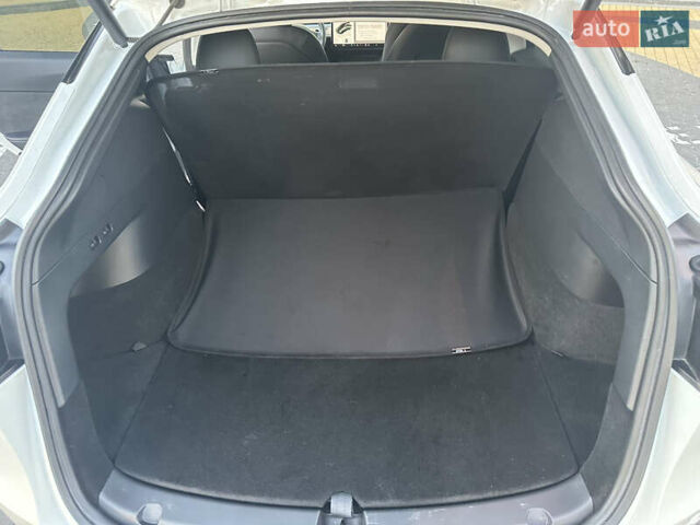 Белый Тесла Model Y, объемом двигателя 0 л и пробегом 80 тыс. км за 31500 $, фото 15 на Automoto.ua