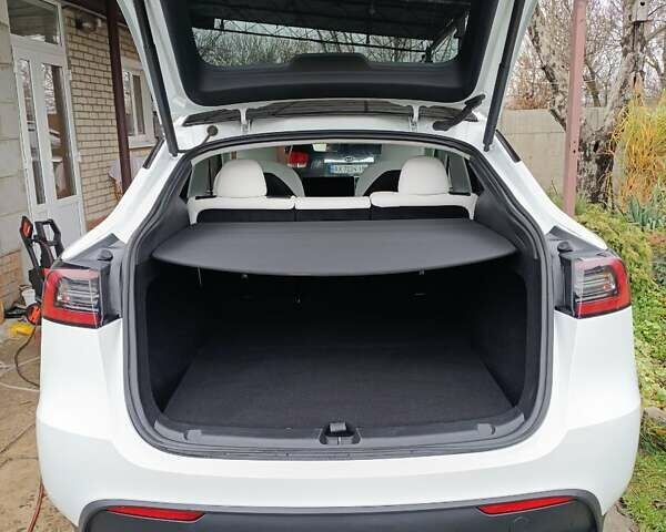 Белый Тесла Model Y, объемом двигателя 0 л и пробегом 52 тыс. км за 29000 $, фото 12 на Automoto.ua