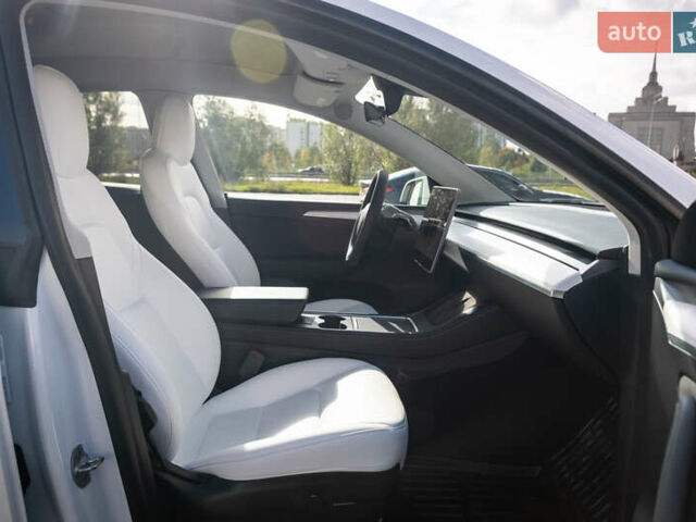Белый Тесла Model Y, объемом двигателя 0 л и пробегом 50 тыс. км за 30000 $, фото 15 на Automoto.ua