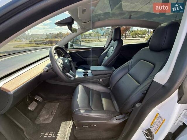 Білий Тесла Model Y, об'ємом двигуна 0 л та пробігом 56 тис. км за 26000 $, фото 28 на Automoto.ua