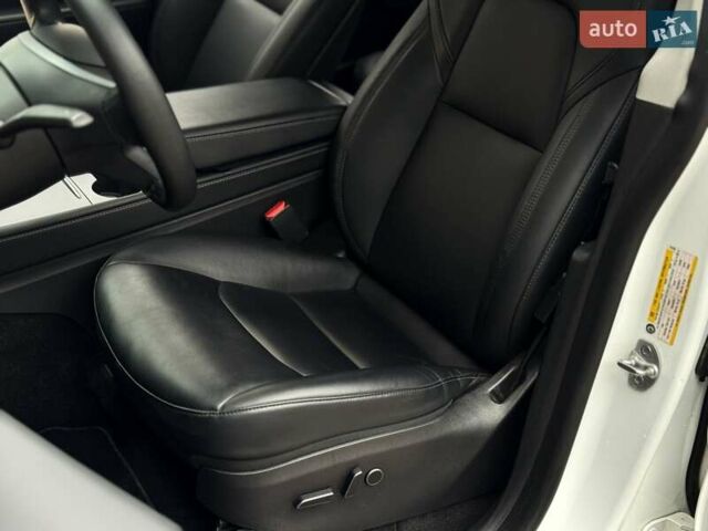 Білий Тесла Model Y, об'ємом двигуна 0 л та пробігом 60 тис. км за 28500 $, фото 12 на Automoto.ua
