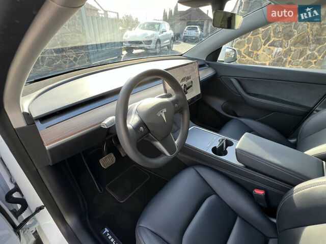 Білий Тесла Model Y, об'ємом двигуна 0 л та пробігом 12 тис. км за 24750 $, фото 40 на Automoto.ua