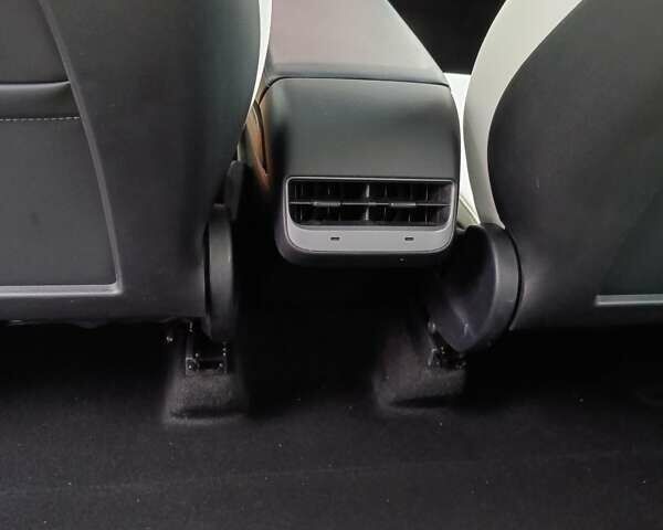 Белый Тесла Model Y, объемом двигателя 0 л и пробегом 52 тыс. км за 29000 $, фото 26 на Automoto.ua