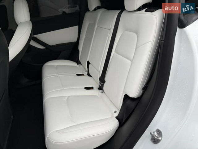 Білий Тесла Model Y, об'ємом двигуна 0 л та пробігом 38 тис. км за 28500 $, фото 11 на Automoto.ua