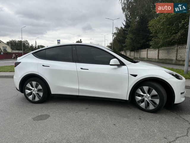Білий Тесла Model Y, об'ємом двигуна 0 л та пробігом 82 тис. км за 25499 $, фото 4 на Automoto.ua
