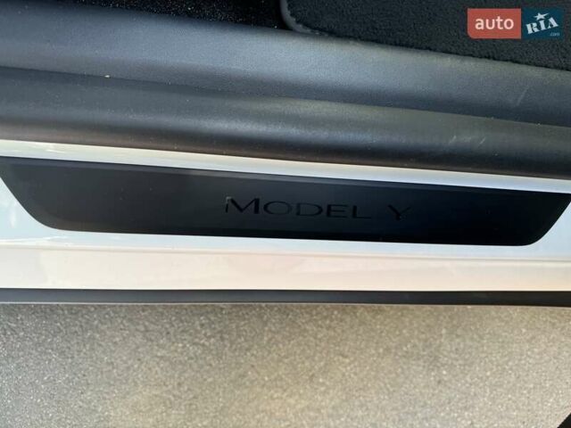 Белый Тесла Model Y, объемом двигателя 0 л и пробегом 5 тыс. км за 45600 $, фото 16 на Automoto.ua