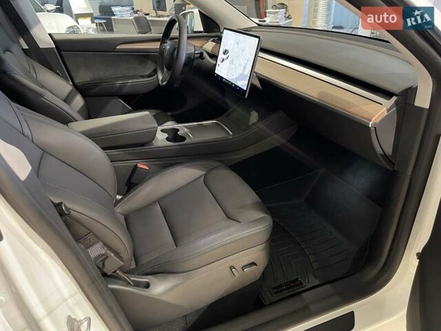 Белый Тесла Model Y, объемом двигателя 0 л и пробегом 14 тыс. км за 47800 $, фото 20 на Automoto.ua