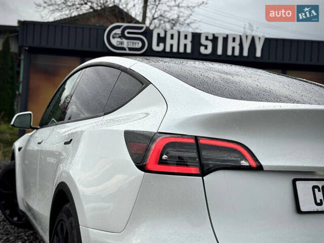 Білий Тесла Model Y, об'ємом двигуна 0 л та пробігом 62 тис. км за 27400 $, фото 58 на Automoto.ua