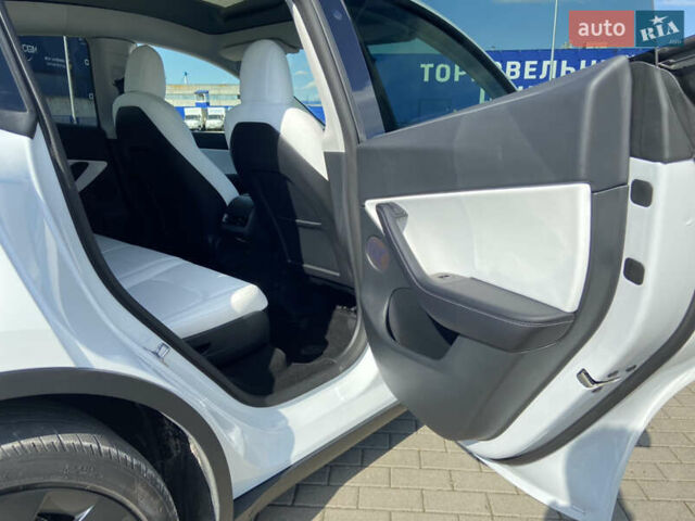 Белый Тесла Model Y, объемом двигателя 0 л и пробегом 39 тыс. км за 24400 $, фото 19 на Automoto.ua