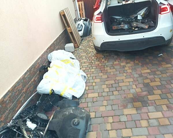 Тесла Model Y 2022 в Киеве на Automoto.ua Белый Тесла Model Y, объемом двигателя 0 л и пробегом 57 тыс. км за 25950 $, фото 23 на Automoto.ua