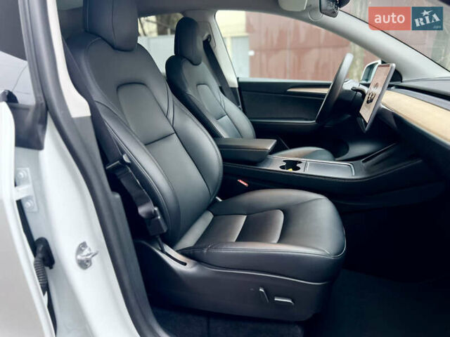 Белый Тесла Model Y, объемом двигателя 0 л и пробегом 68 тыс. км за 31599 $, фото 28 на Automoto.ua