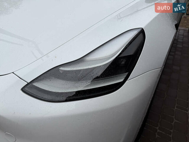 Белый Тесла Model Y, объемом двигателя 0 л и пробегом 53 тыс. км за 36700 $, фото 31 на Automoto.ua