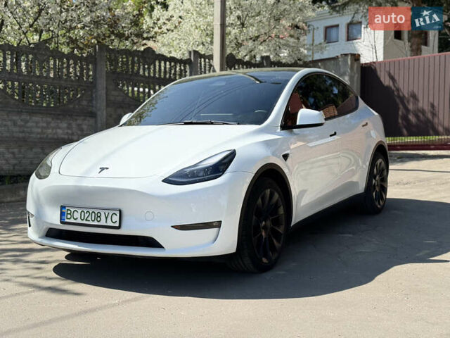 Белый Тесла Model Y, объемом двигателя 0 л и пробегом 67 тыс. км за 23999 $, фото 2 на Automoto.ua