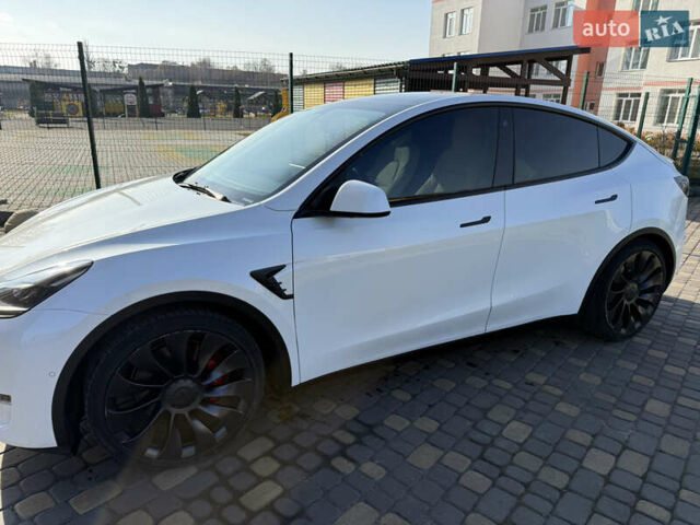 Белый Тесла Model Y, объемом двигателя 0 л и пробегом 102 тыс. км за 26000 $, фото 2 на Automoto.ua